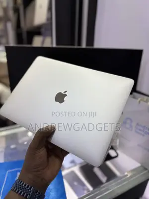 Laptop Apple MacBook Pro 2022 M2 8GB Apple M2 SSD 500GB