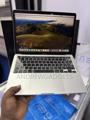 Laptop Apple MacBook Pro 2022 M2 8GB Apple M2 SSD 500GB