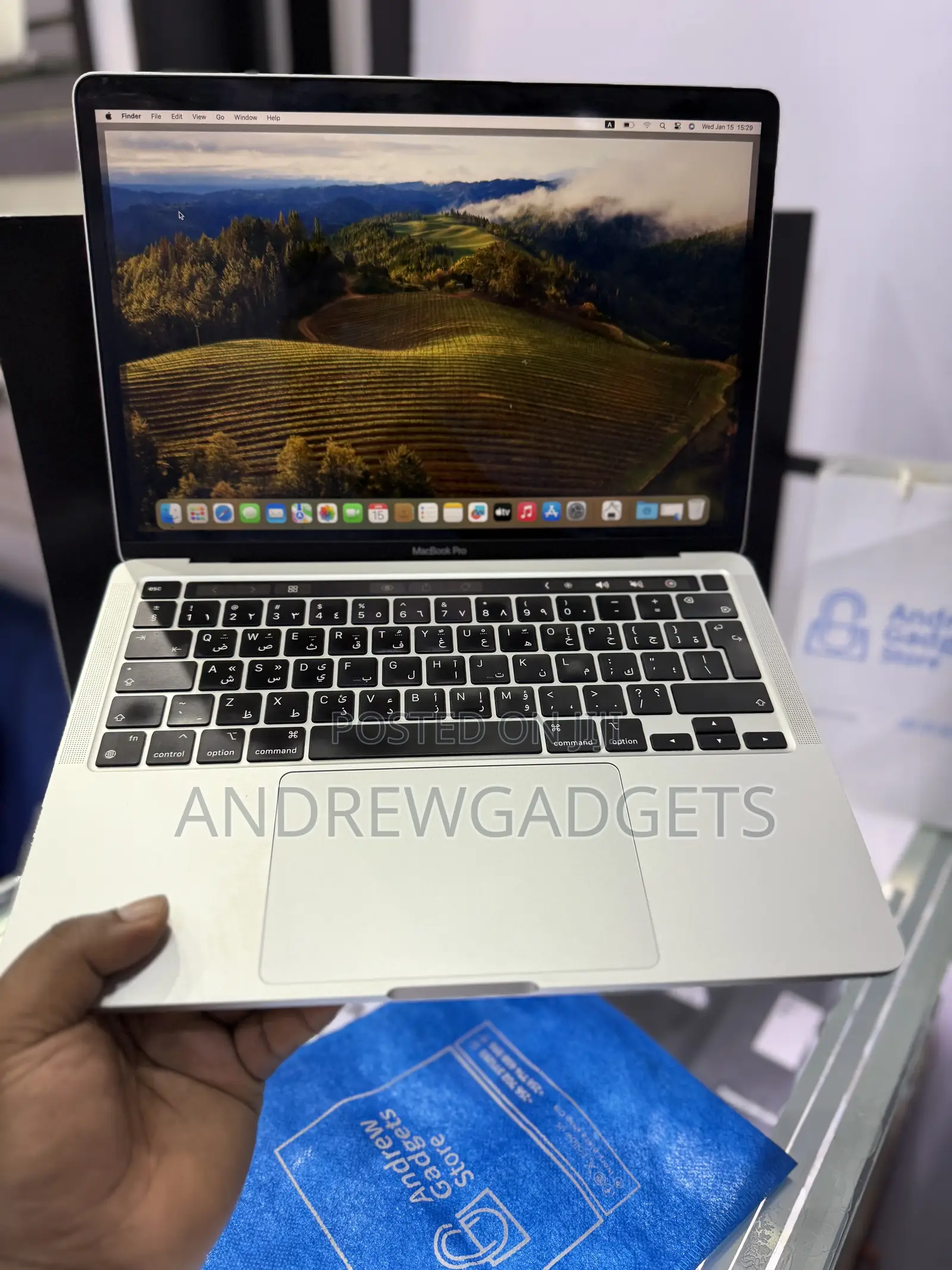 Laptop Apple MacBook Pro 2022 M2 8GB Apple M2 SSD 500GB
