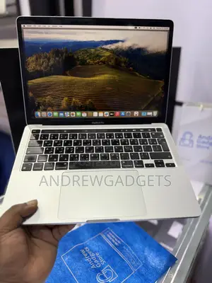 Laptop Apple MacBook Pro 2022 M2 8GB Apple M2 SSD 500GB