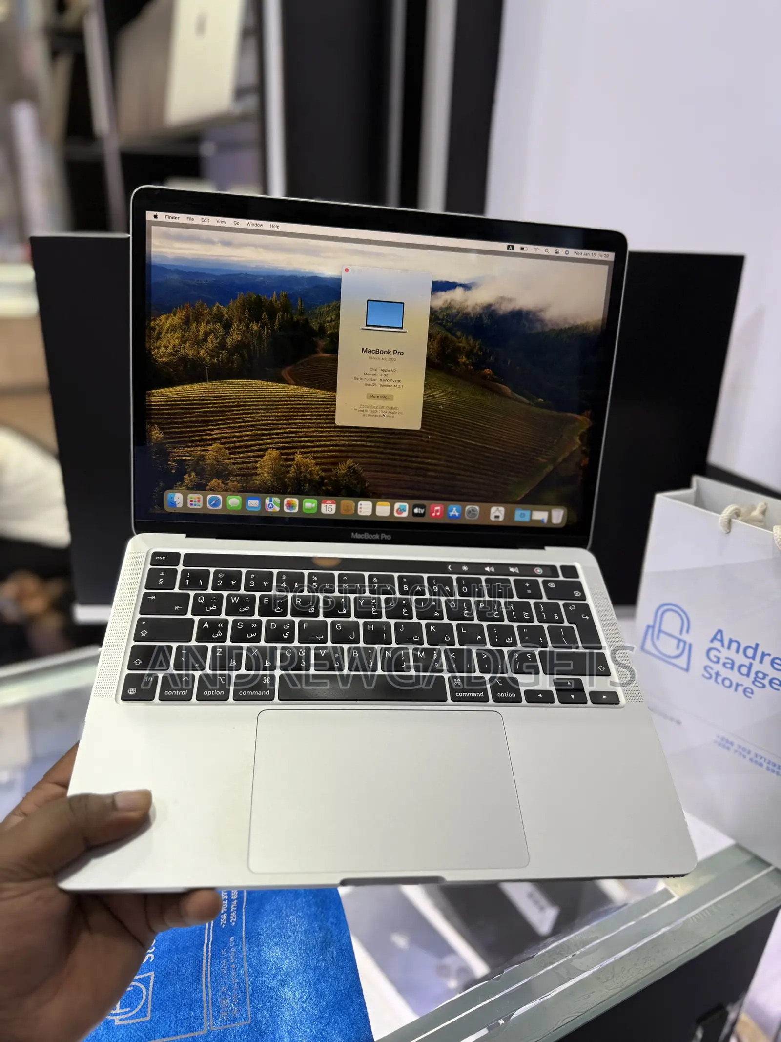 Laptop Apple MacBook Pro 2022 M2 8GB Apple M2 SSD 500GB