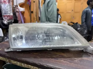 Carina Premio Headlight