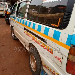 Toyota HiAce 2001 White