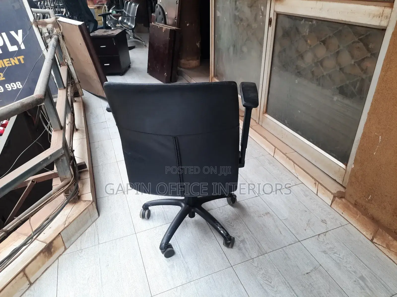 Simple Salon Adjustable Chair for Low Budget// Office Chair