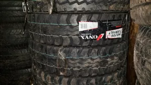 700r16 Onyx Mudgrip