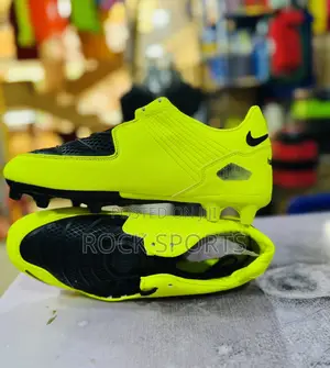 Latest Fashion Football Shoes