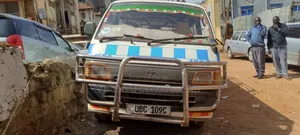 Toyota HiAce 2001 White