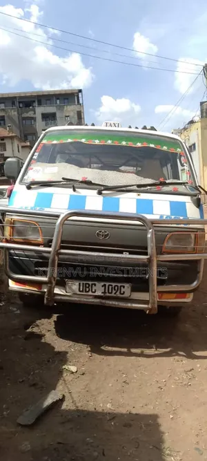 Toyota HiAce 2001 White
