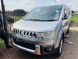 Mitsubishi Delica 2010 Silver