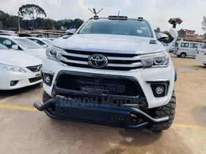 Toyota Hilux 2020 White