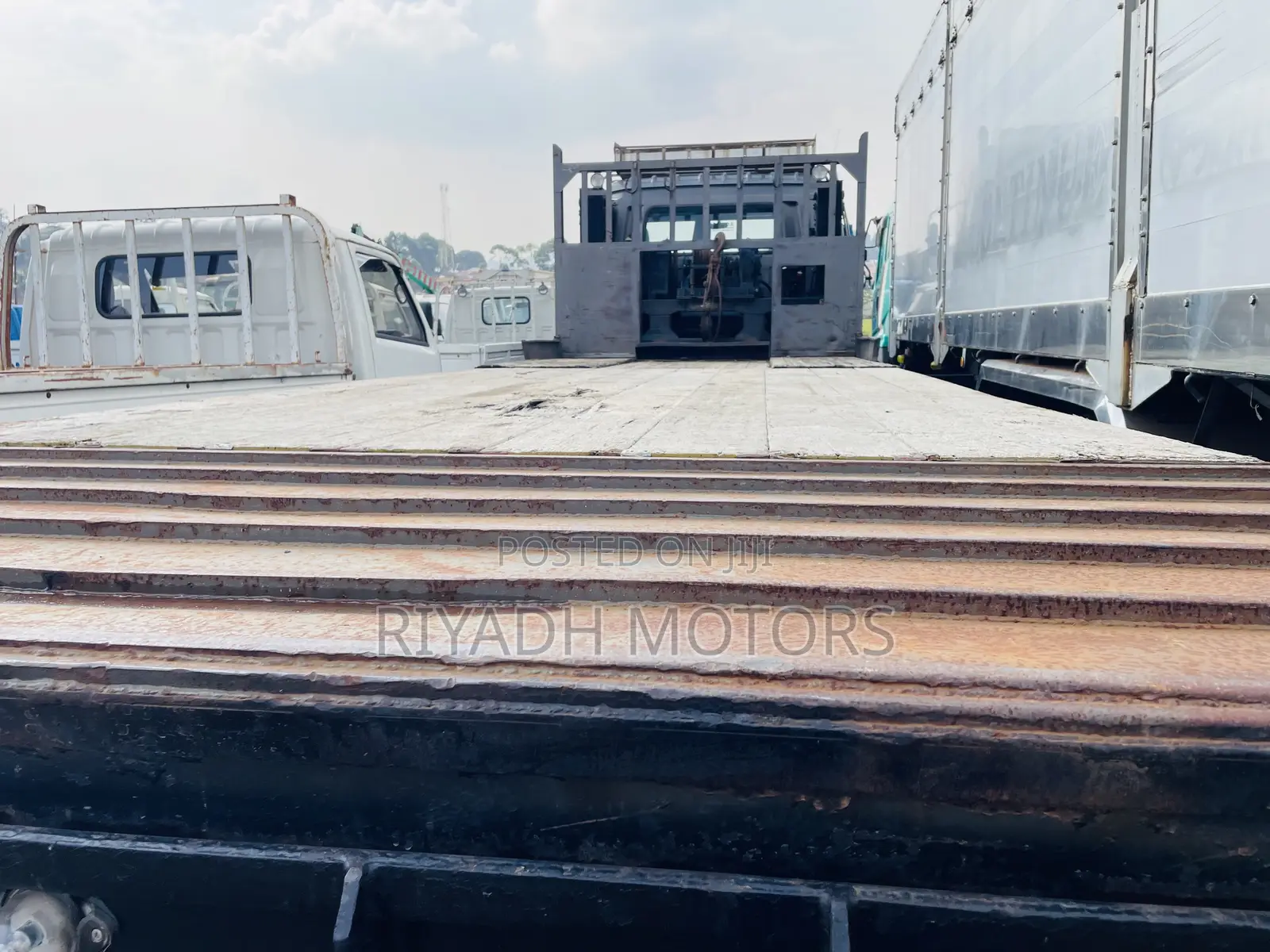 Isuzu Low Bed