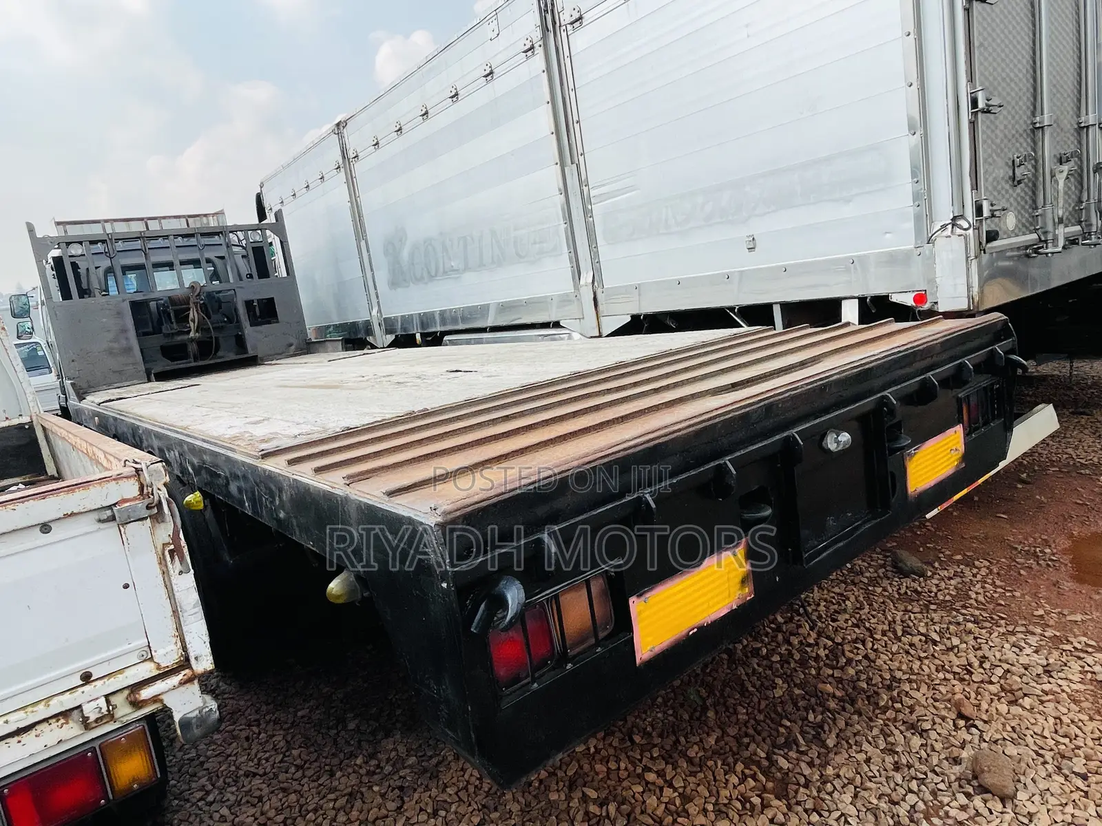 Isuzu Low Bed