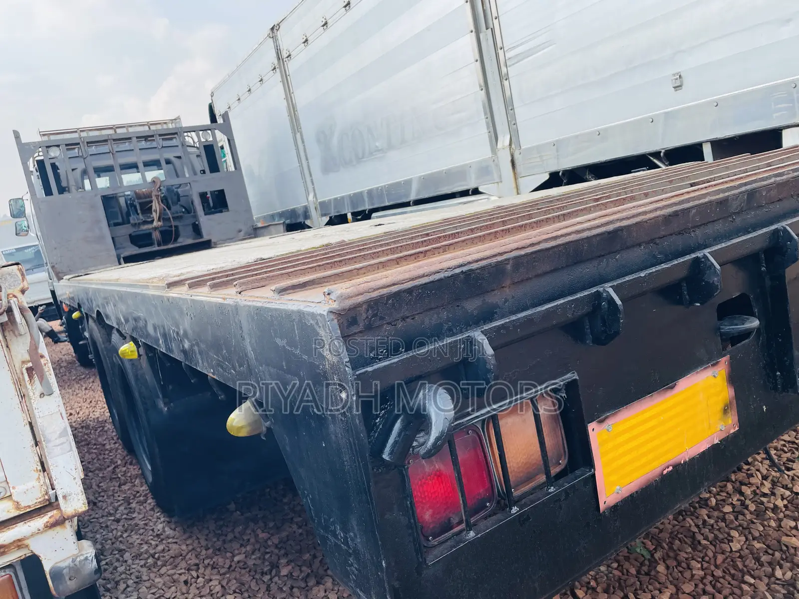 Isuzu Low Bed