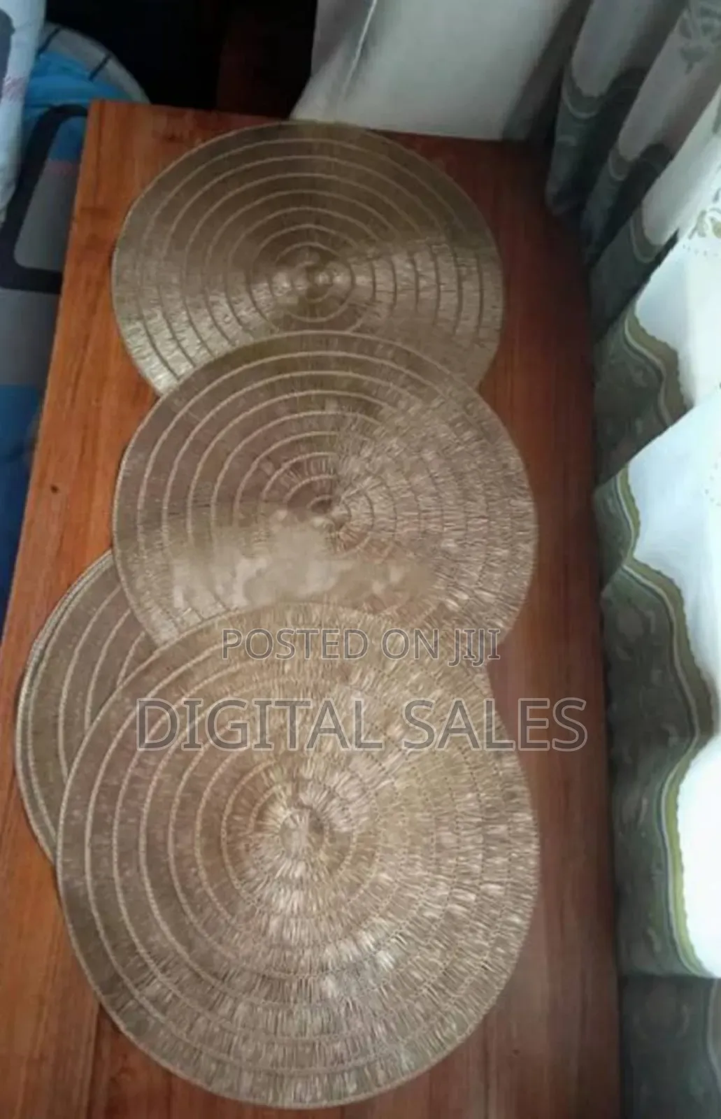 6 PCS Round Golden Table Mats