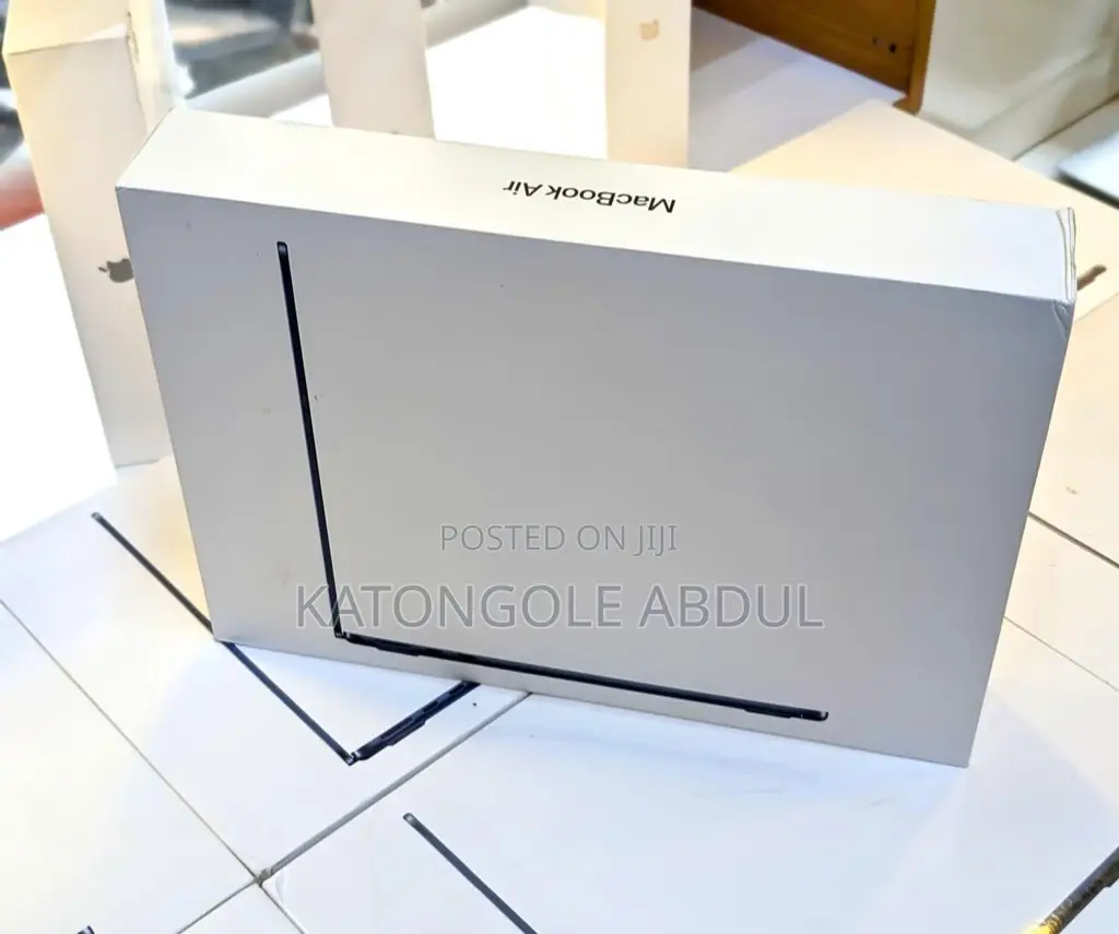 New Laptop Apple MacBook Pro 2022 M2 8GB Apple M2 SSD 256GB