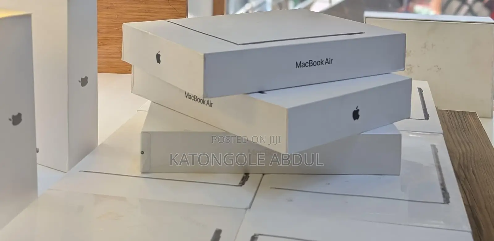 New Laptop Apple MacBook Pro 2022 M2 8GB Apple M2 SSD 256GB