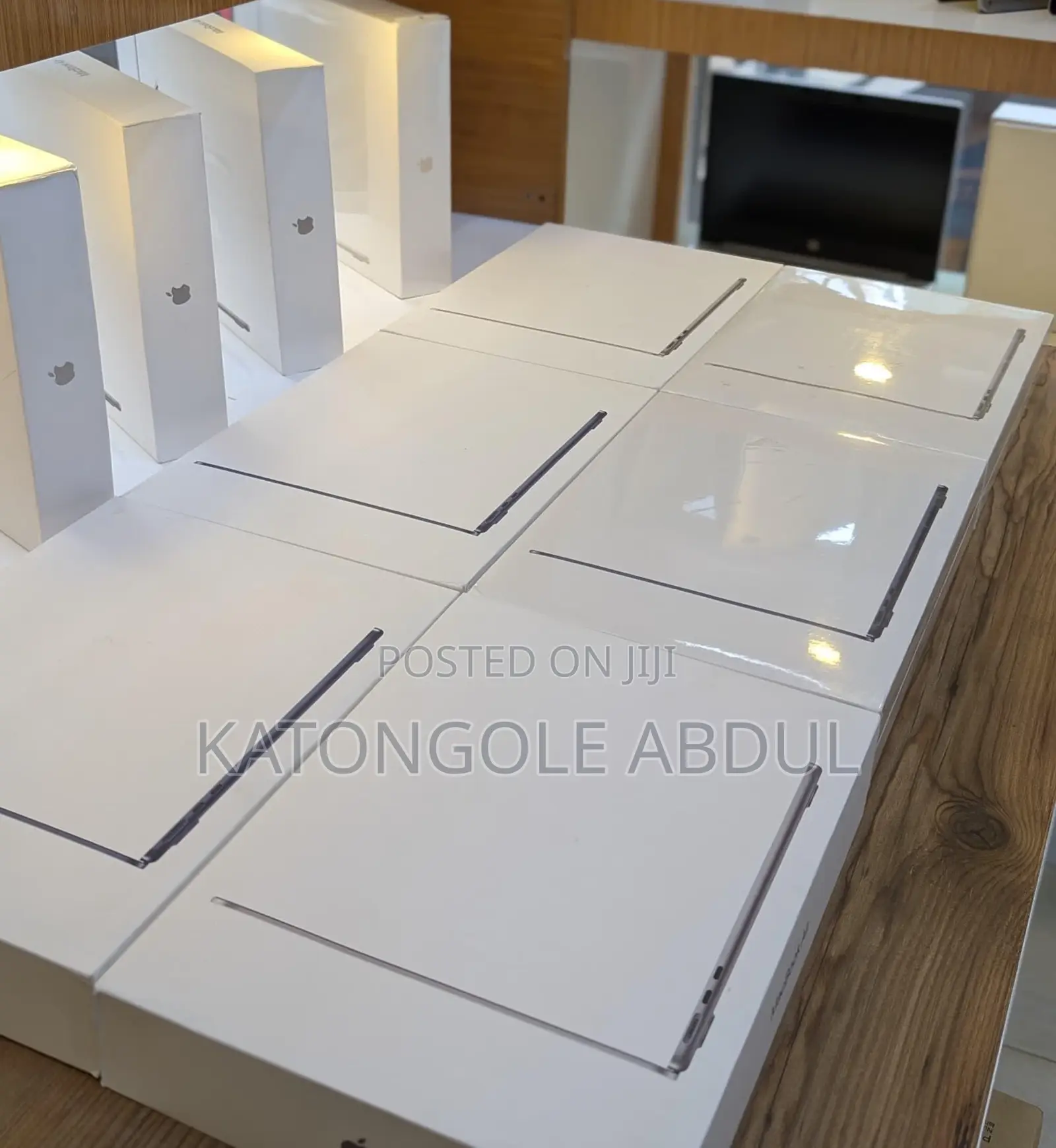 New Laptop Apple MacBook Pro 2022 M2 8GB Apple M2 SSD 256GB