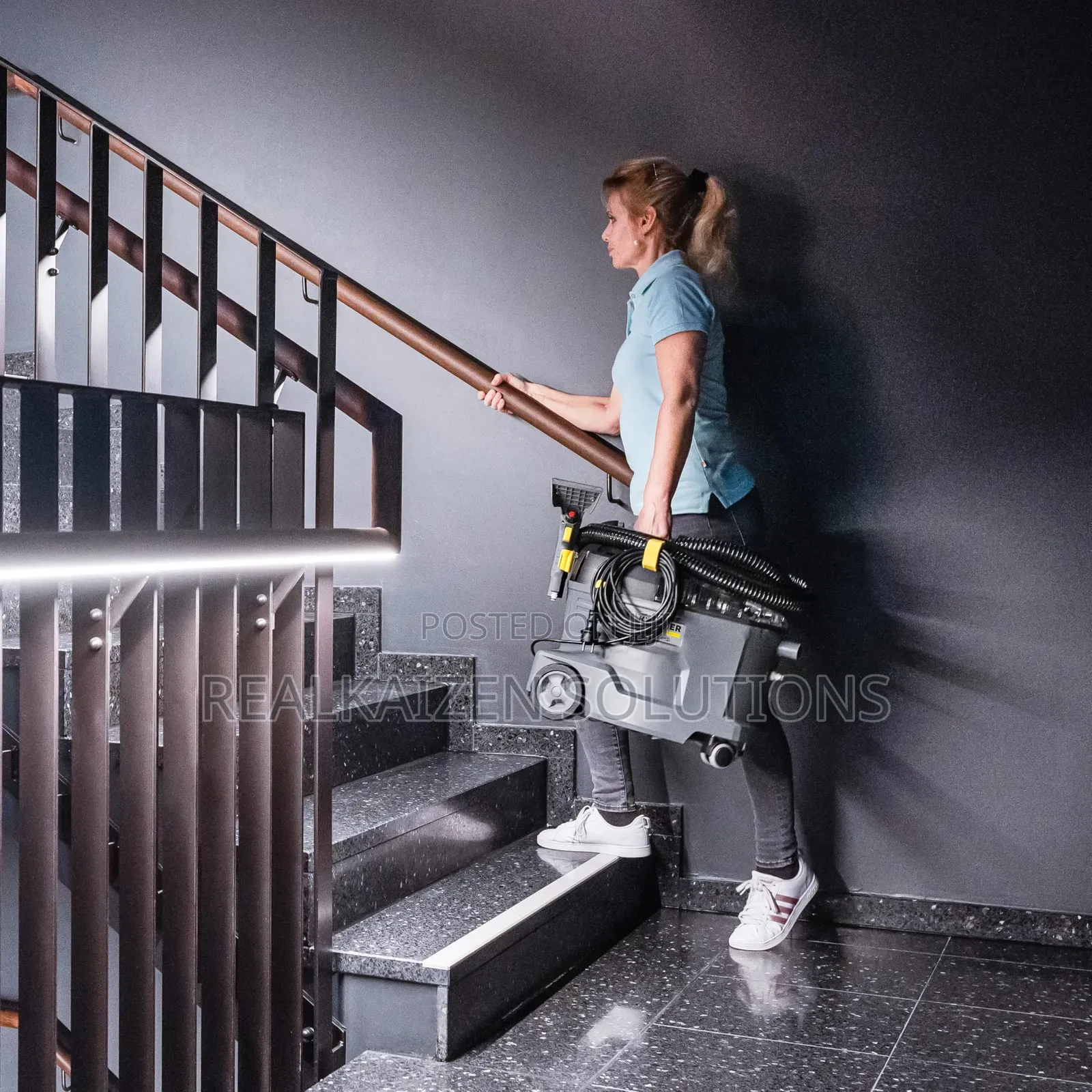 German KÄRCHER Professional Puzzi 8 Spray Extraction Cleaner