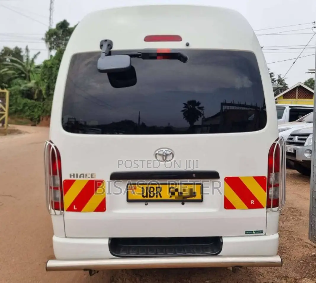 Toyota HiAce 2011 White