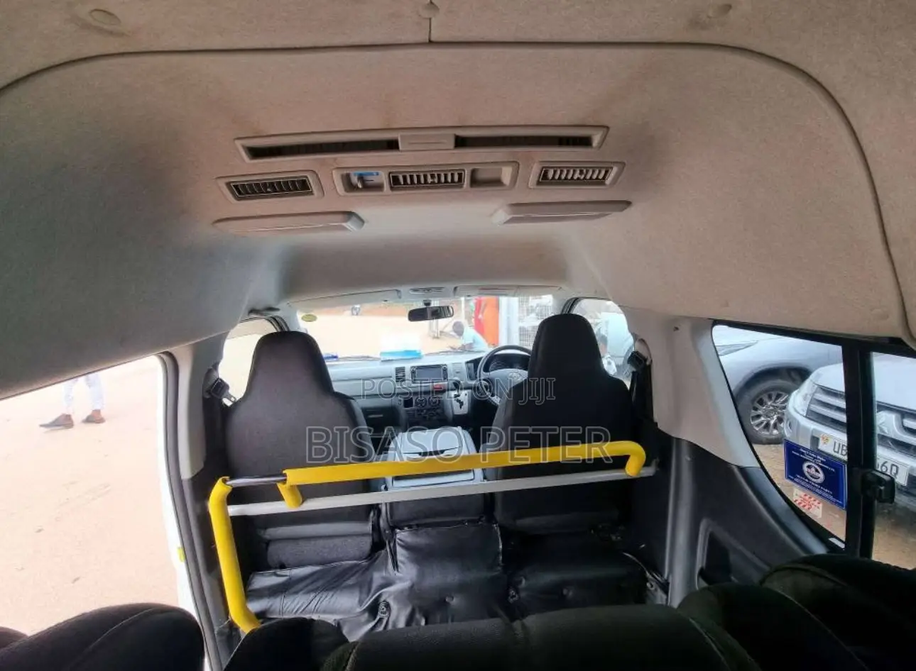 Toyota HiAce 2011 White