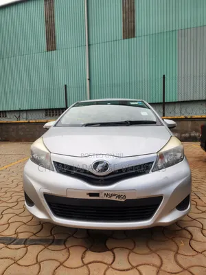 Toyota Vitz 1.5 FWD 5dr 2012 Silver