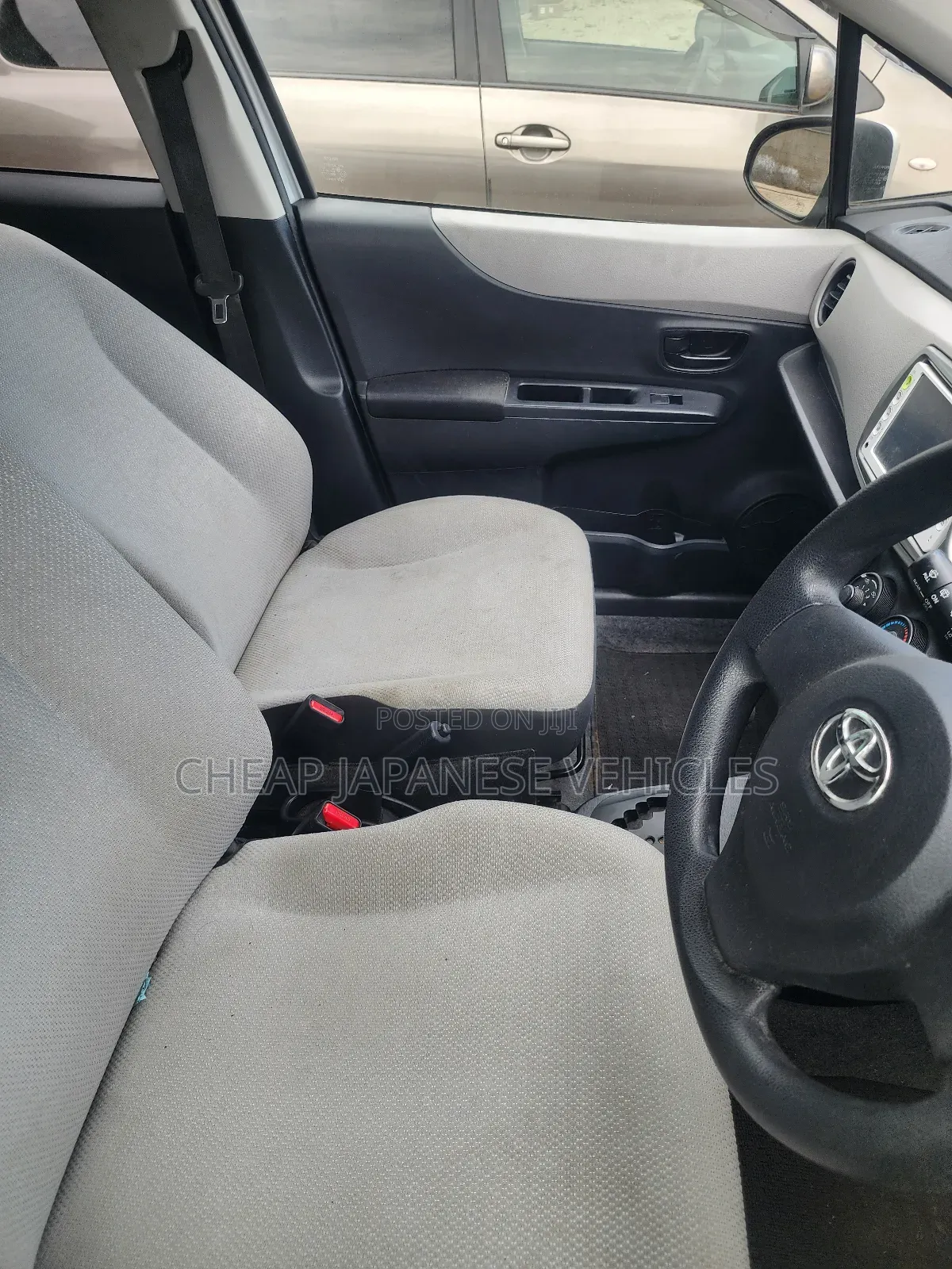 Toyota Vitz 1.5 FWD 5dr 2012 Silver