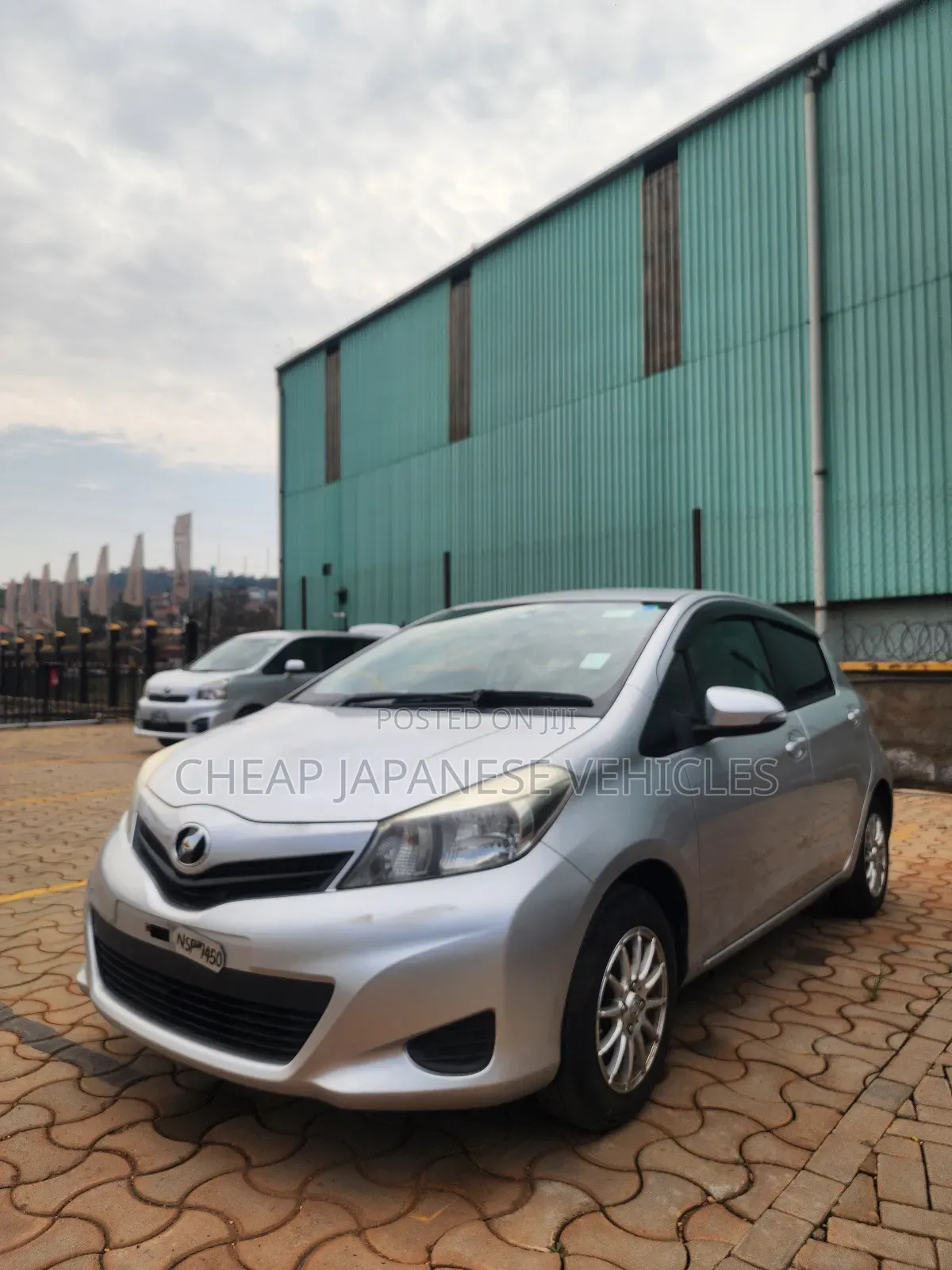 Toyota Vitz 1.5 FWD 5dr 2012 Silver