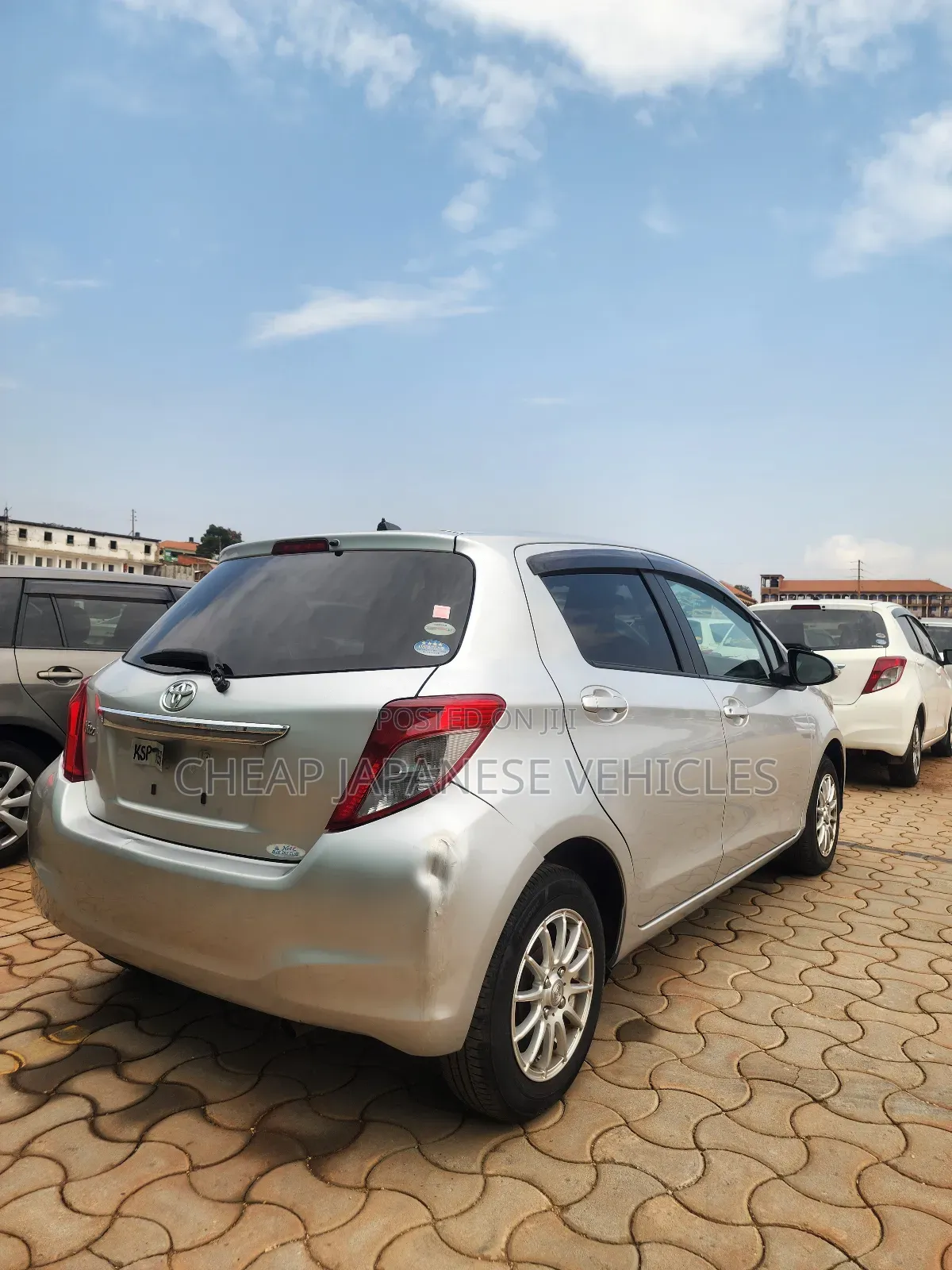 Toyota Vitz 1.5 FWD 5dr 2012 Silver