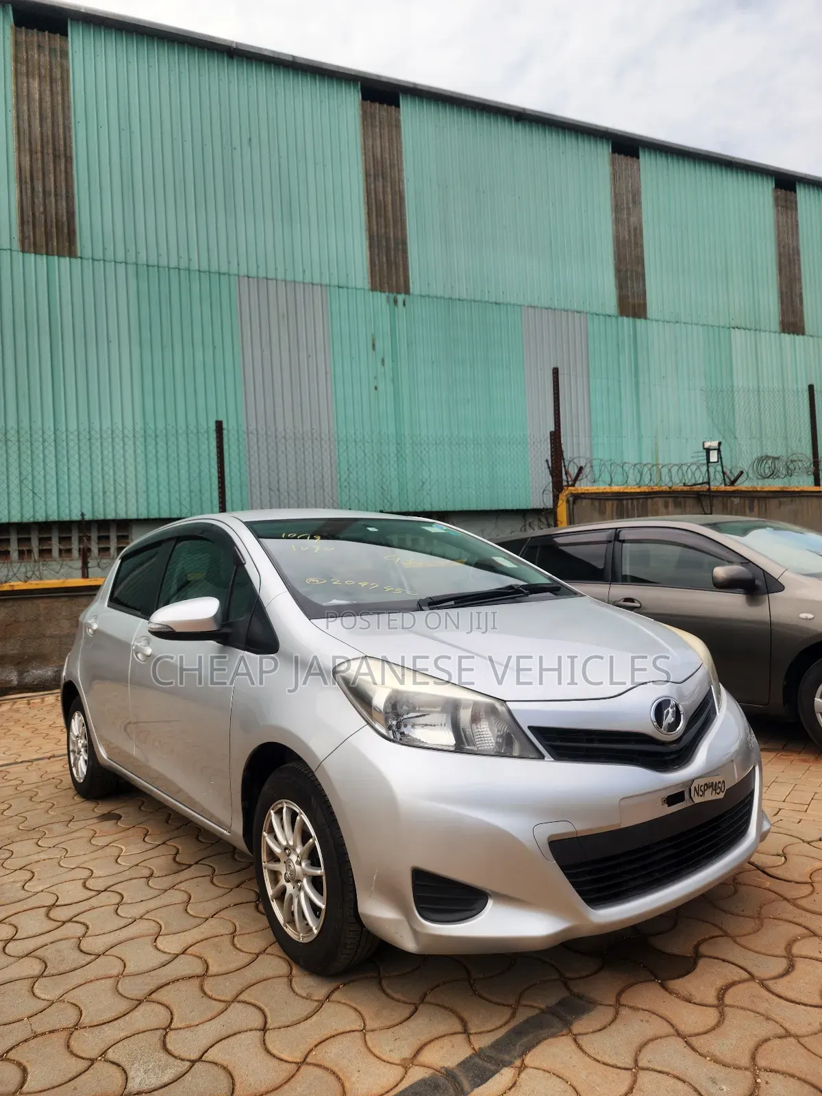 Toyota Vitz 1.5 FWD 5dr 2012 Silver