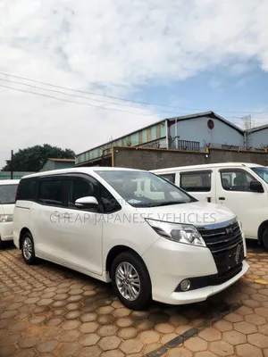 Toyota Noah 2.0 FWD (8 Seater) 2015 White