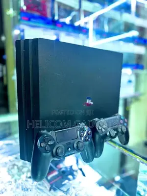 PS4 PRO Game Console and Pads