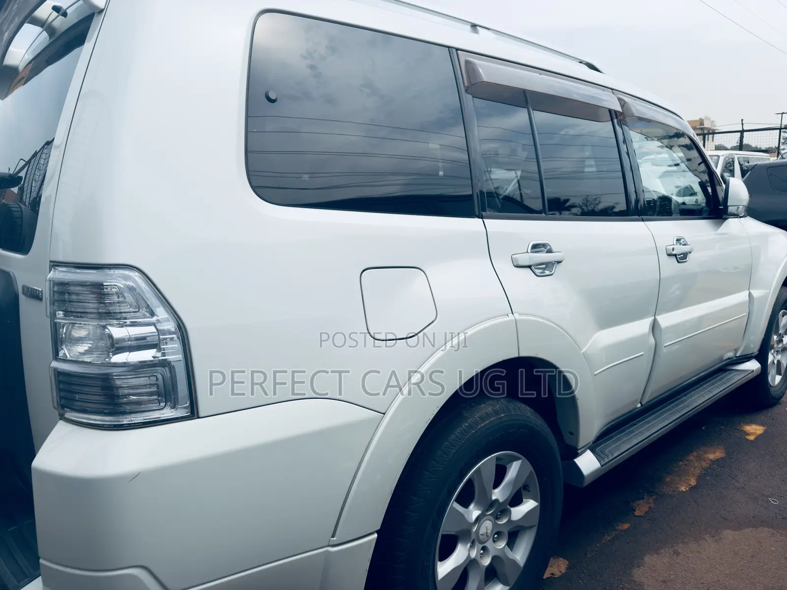 Mitsubishi Pajero 3.2 Di-Dc GLS 2011 White