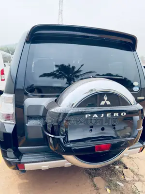 Mitsubishi Pajero 3.0 2011 Black