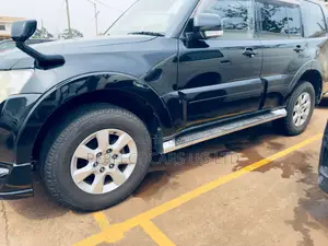 Mitsubishi Pajero 3.0 2011 Black