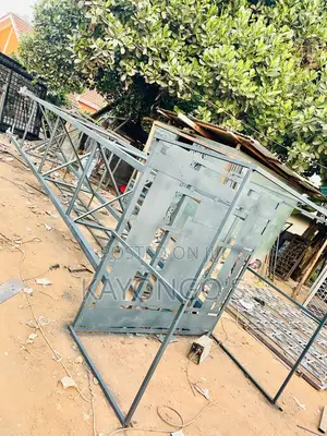 Stand Tank