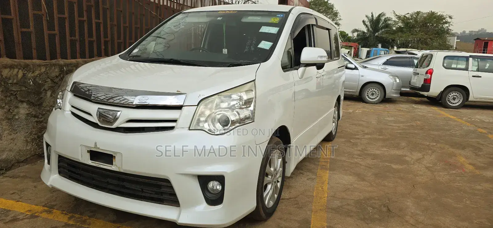 Toyota Noah 2013 White
