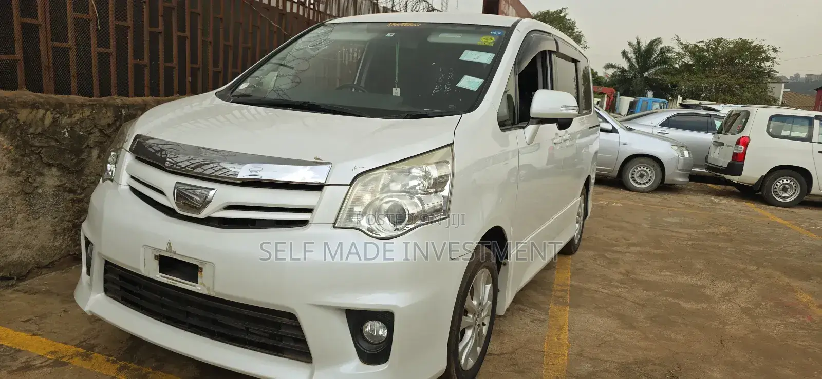 Toyota Noah 2013 White