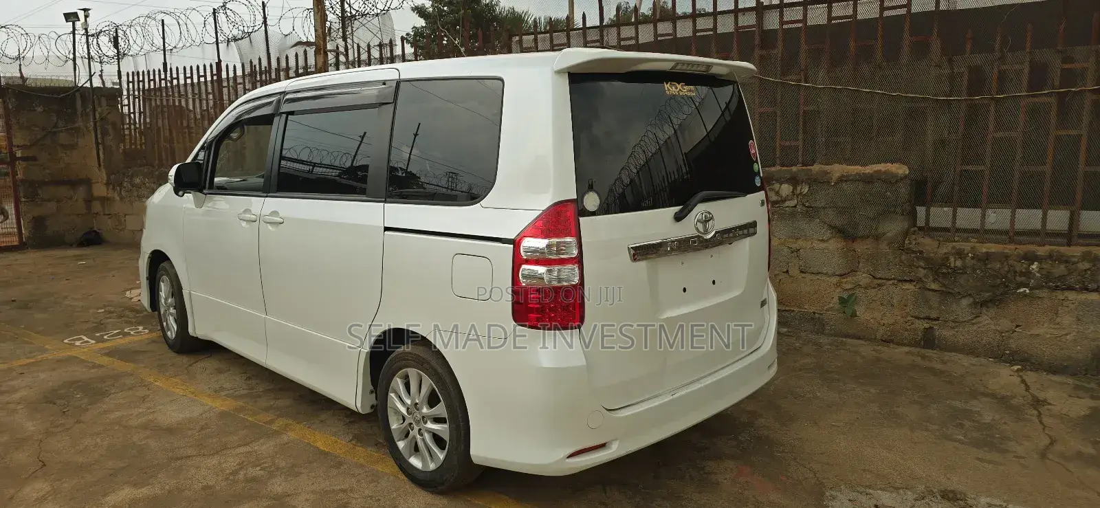 Toyota Noah 2013 White