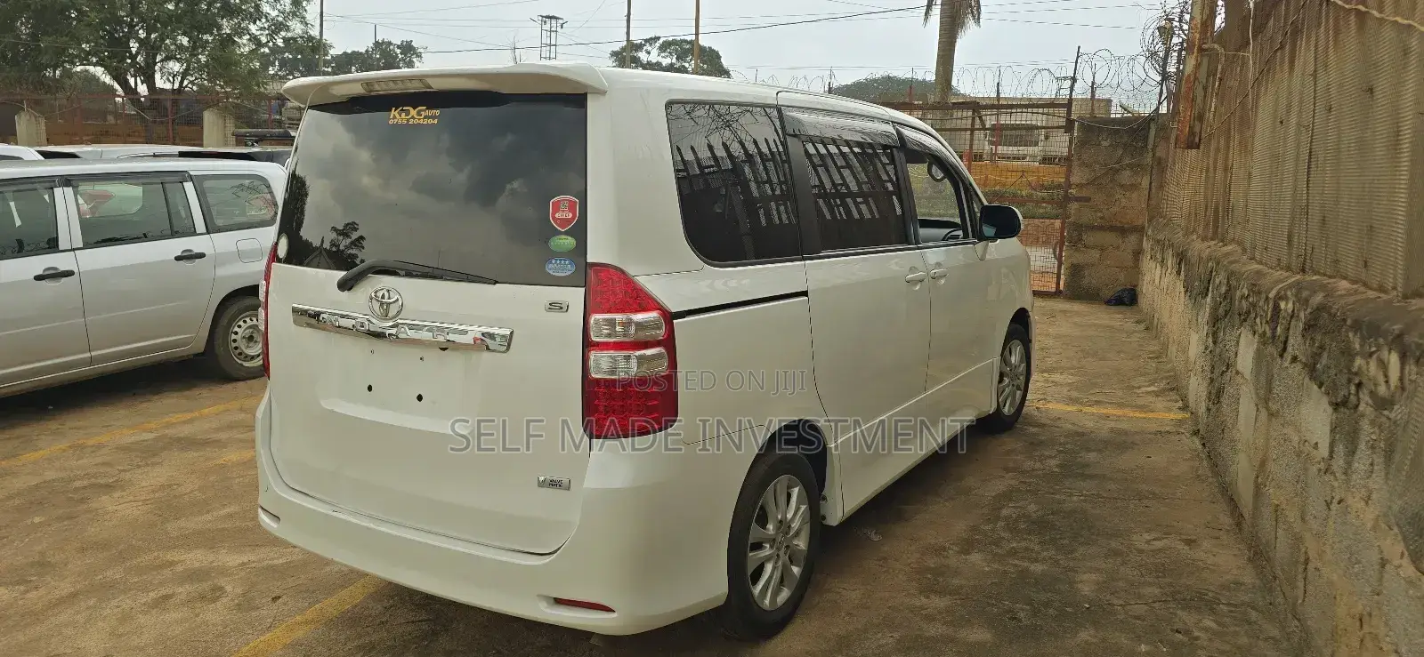 Toyota Noah 2013 White
