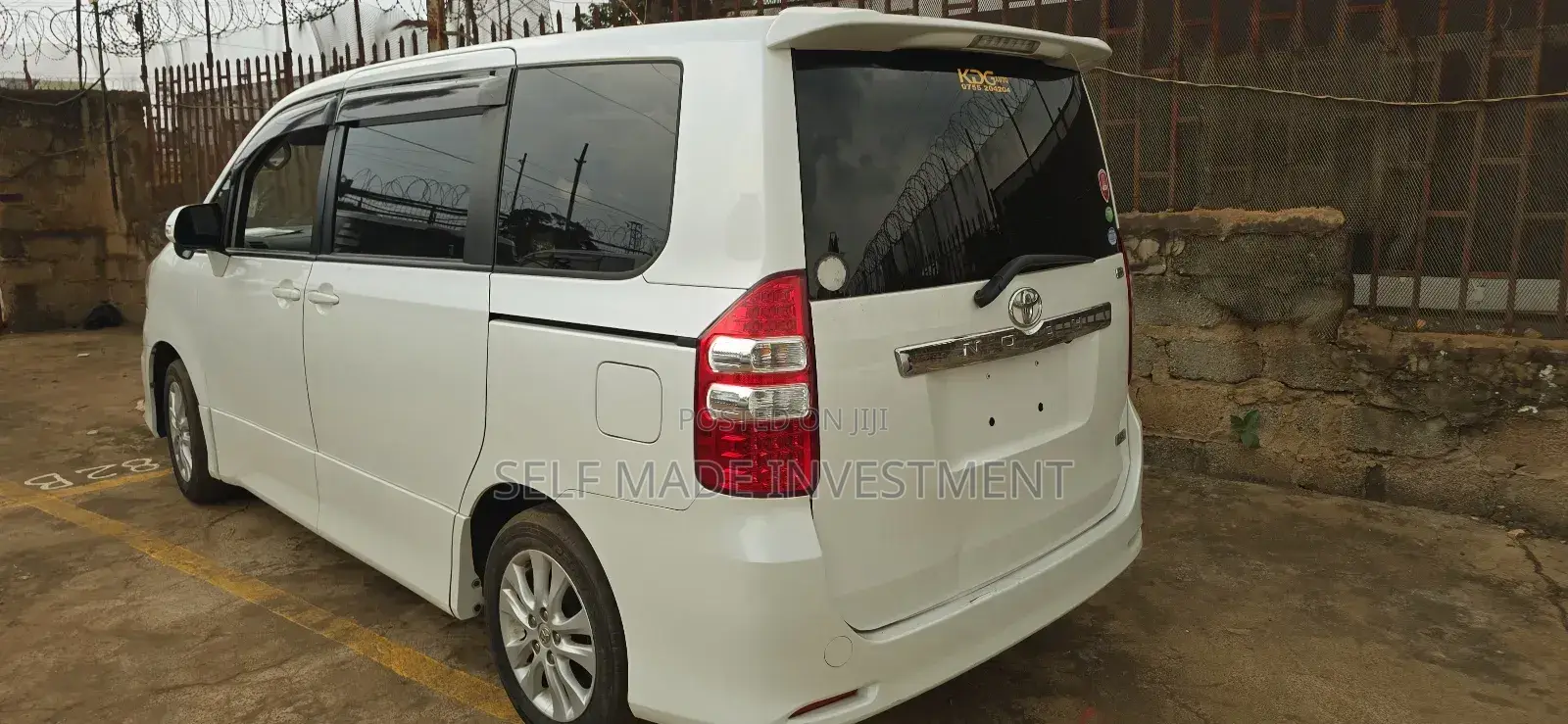 Toyota Noah 2013 White