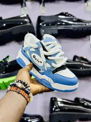 Factual Sneakers