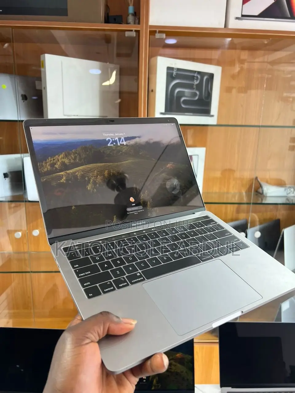 New Laptop Apple MacBook Pro 2019 16GB Intel Core I9 SSD 512GB