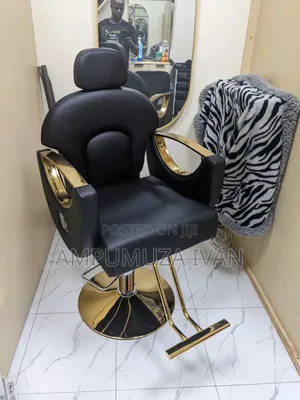 Medium Barber Chair 1111