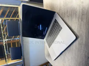 Laptop Apple MacBook Pro 2019 32GB Intel Core I9 SSD 512GB