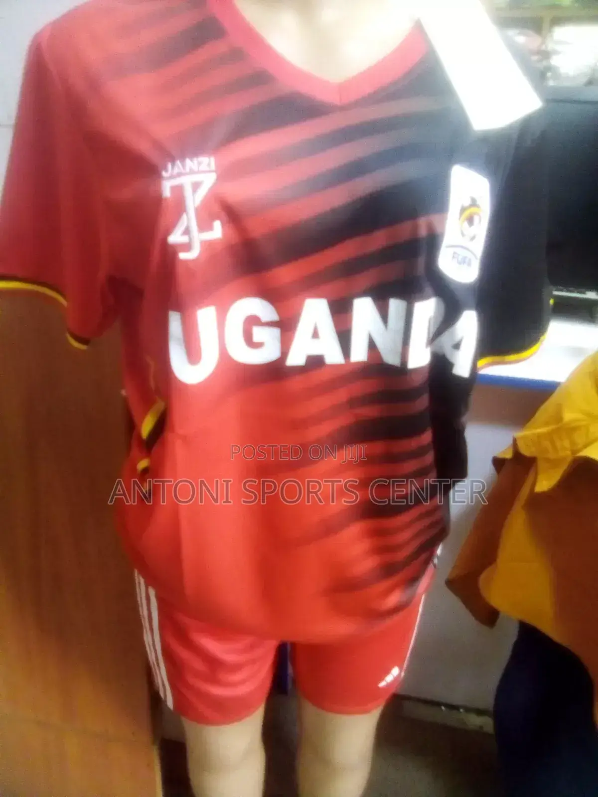 Uganda Cran Red Color