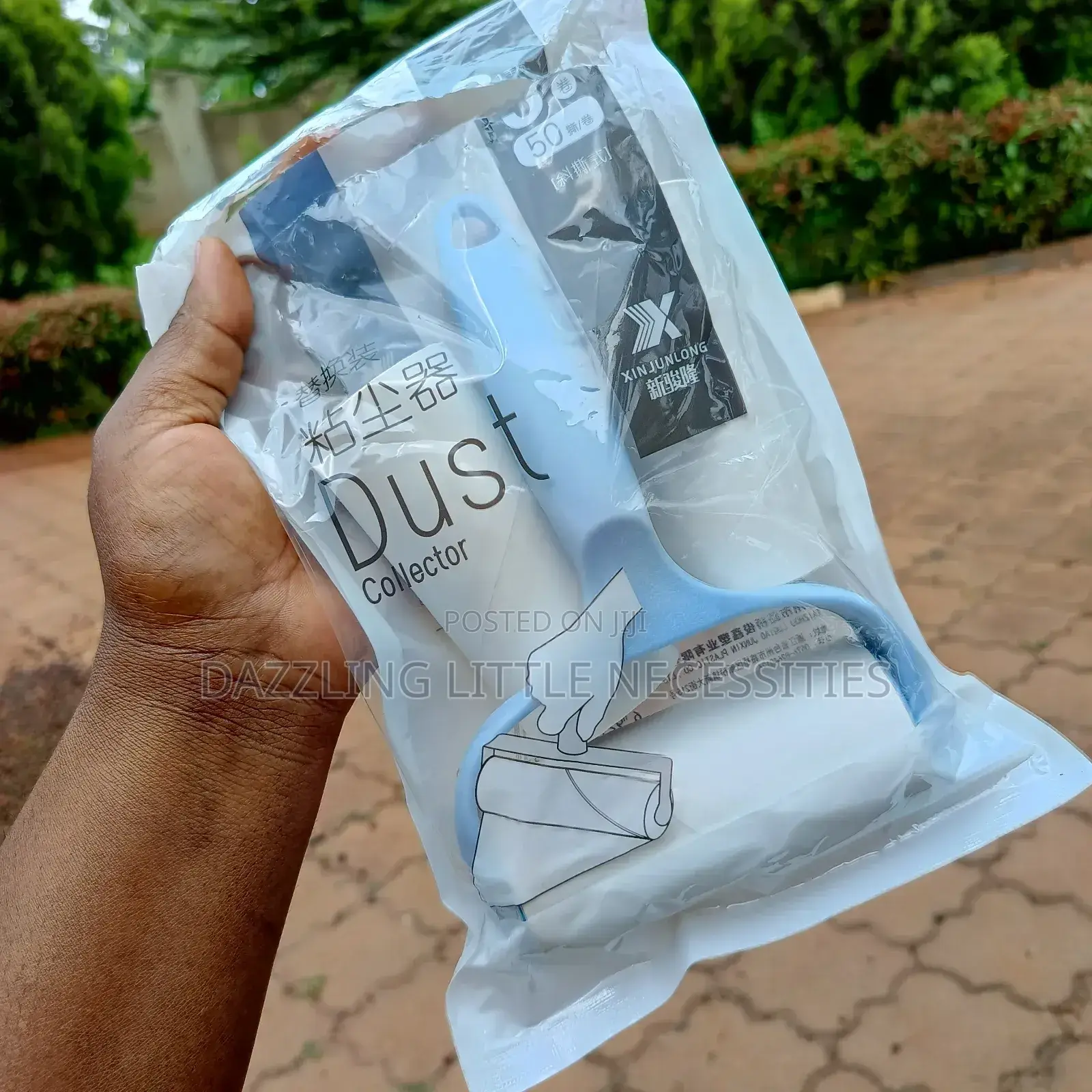 Portable Lint Remover/Roller With 2 Refills (50 Sheets)