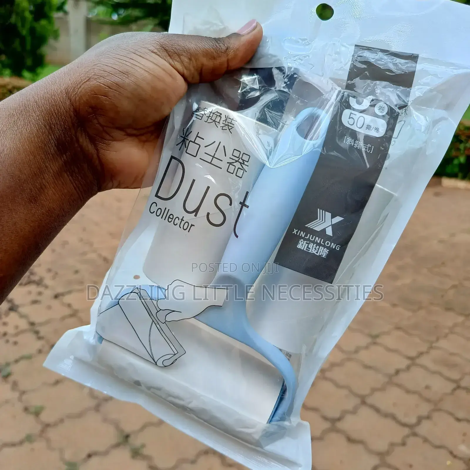 Portable Lint Remover/Roller With 2 Refills (50 Sheets)