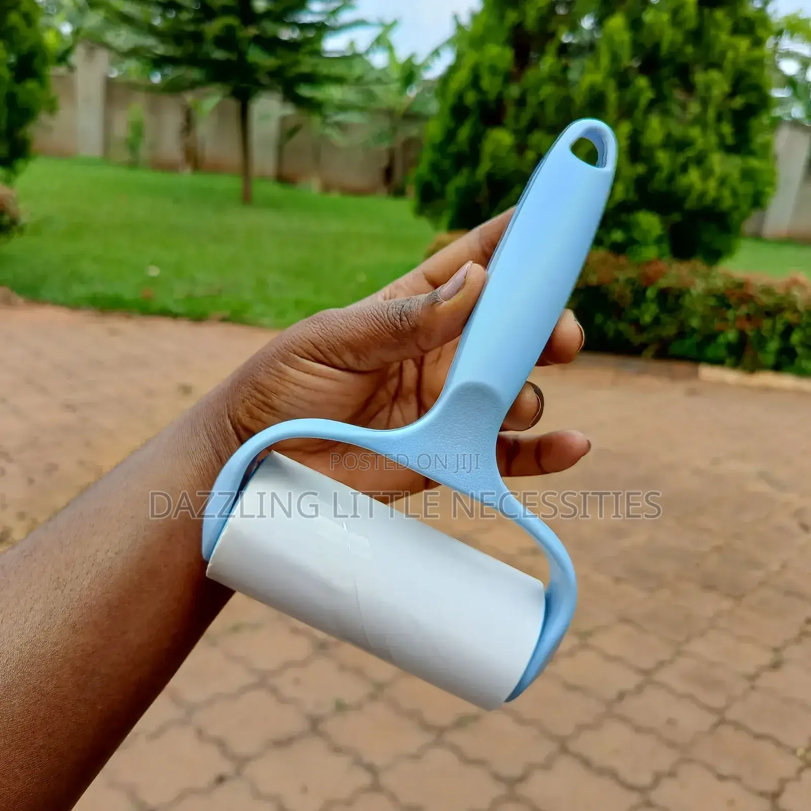 Portable Lint Remover/Roller With 2 Refills (50 Sheets)