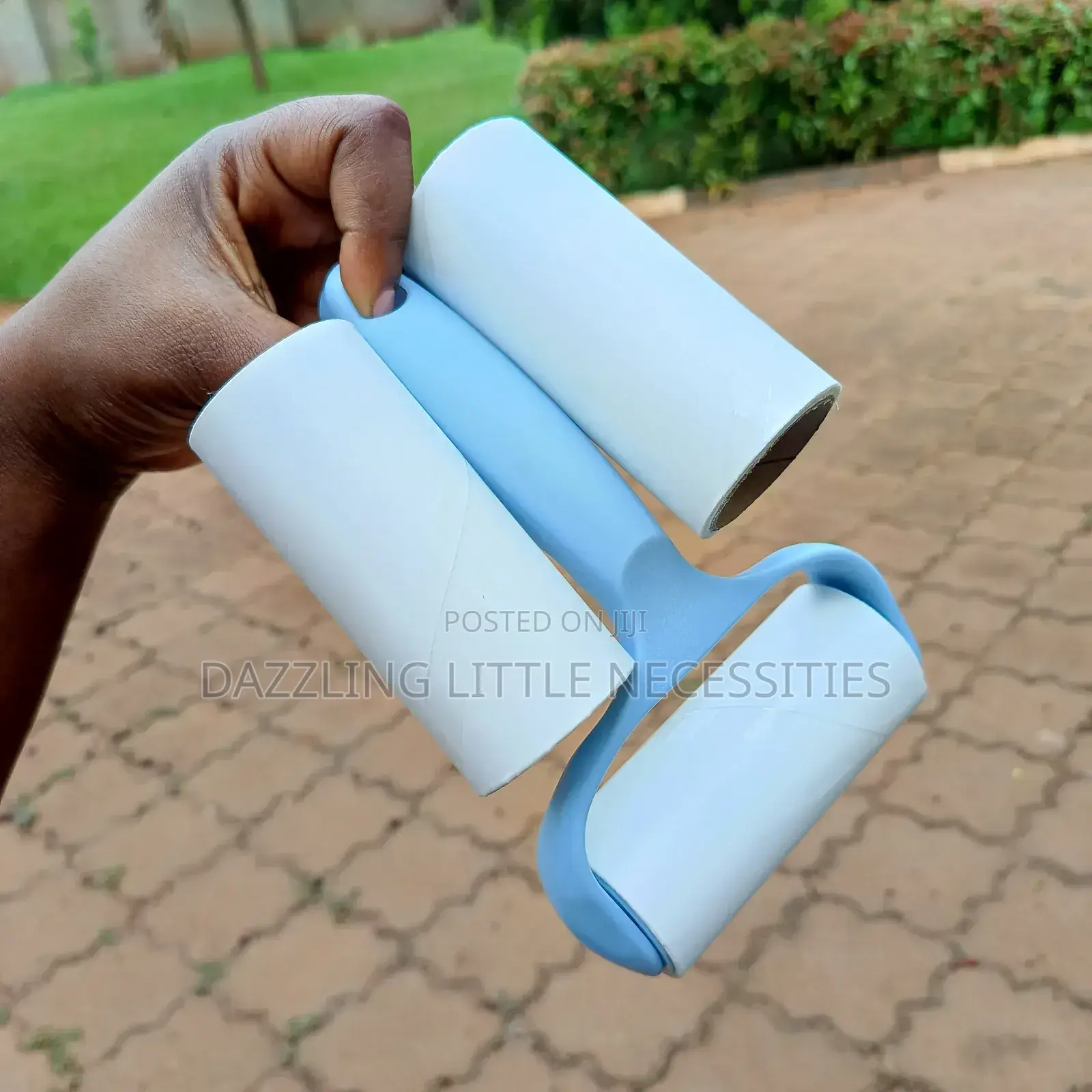 Portable Lint Remover/Roller With 2 Refills (50 Sheets)