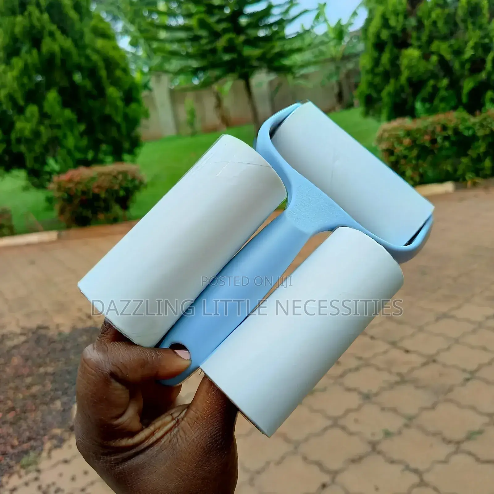Portable Lint Remover/Roller With 2 Refills (50 Sheets)